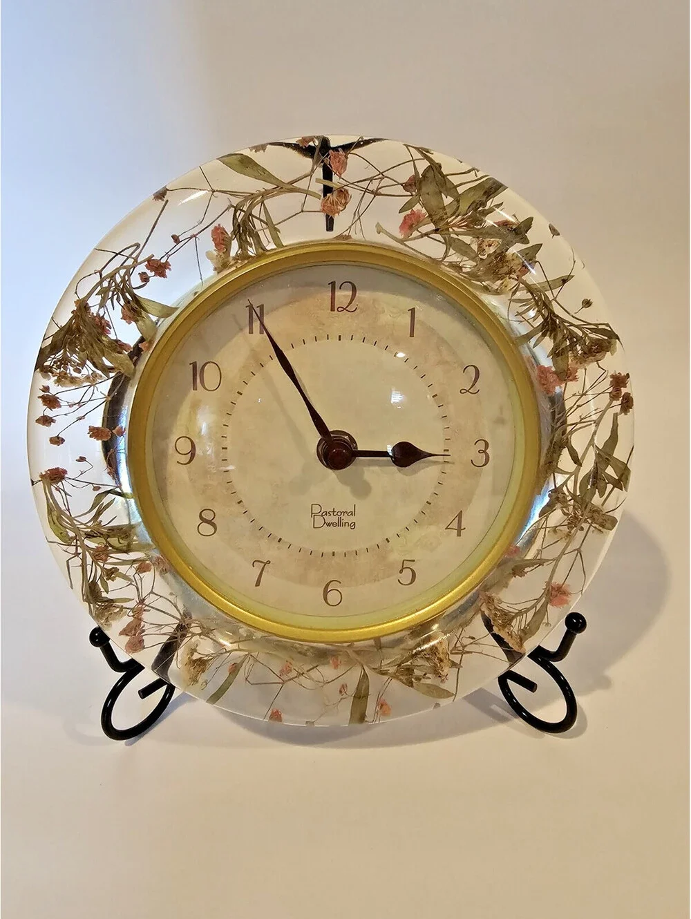 Vintage Pastoral Dwelling Quartz Wall Clock‎ Acrylic Resin Lucite Dried Flowers